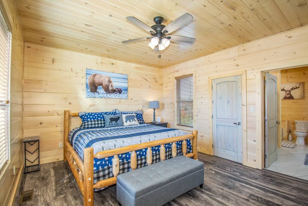 King bedroom 1 with bathroom