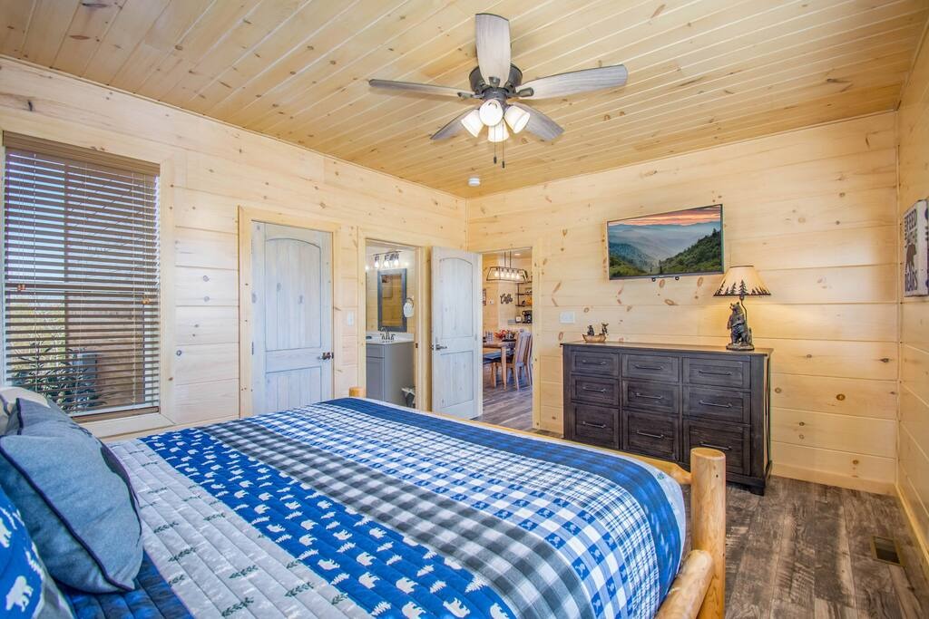 King bedroom 1 dresser