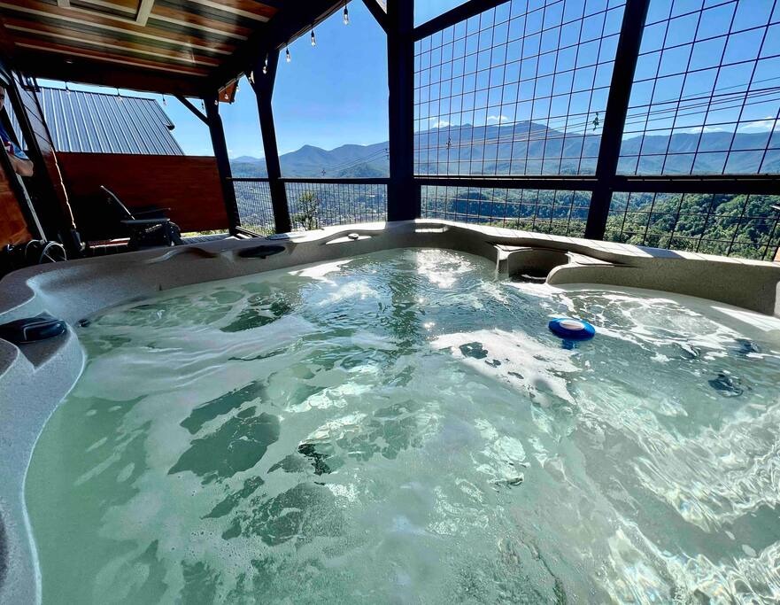 Serenity luxury cabin with Smoky Mountain views